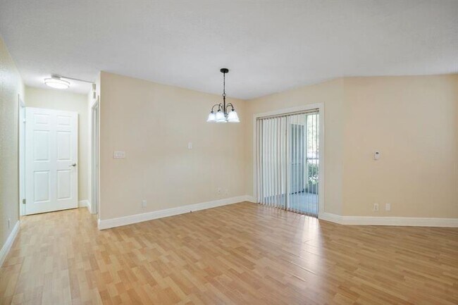 Building Photo - 9899 Westview Dr