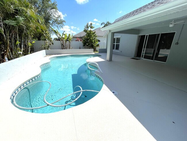 Building Photo - 1171 Tamango Dr