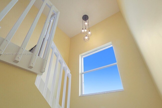 Building Photo - 8185 Fiera Ridge Dr