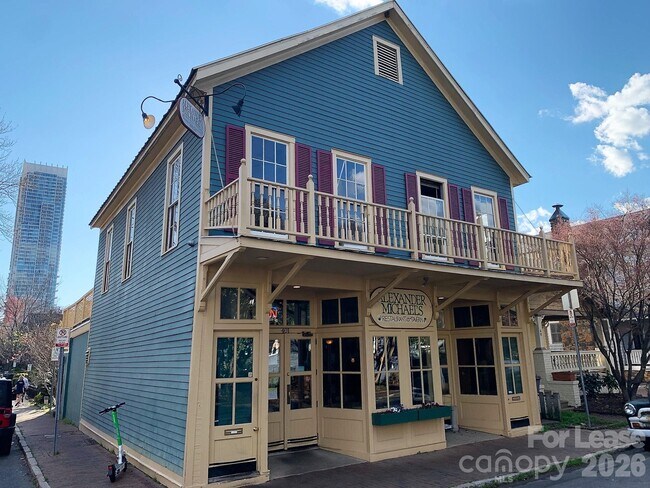 Building Photo - 611 N Pine St