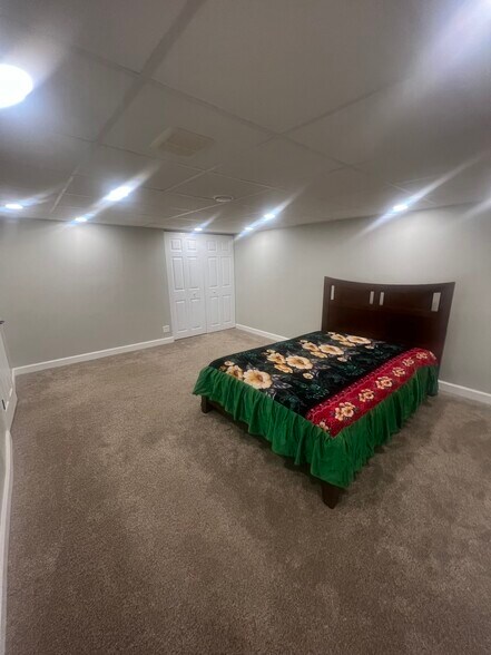Building Photo - 250 Ferryville Dr
