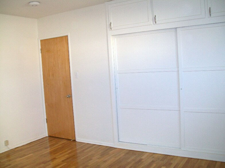 Building Photo - 1466 S Sherbourne Dr