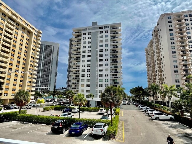 Building Photo - 1849 S Ocean Dr