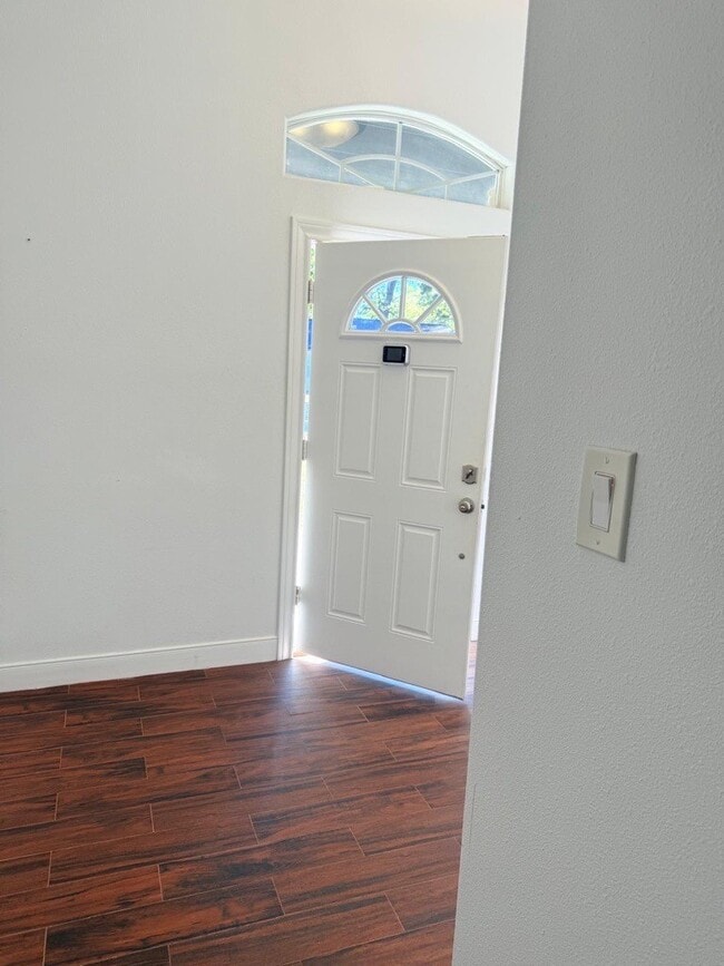 Building Photo - 304 Jill Ave