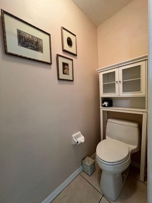 Building Photo - Furnished/Short Term Rental ** Available 9...