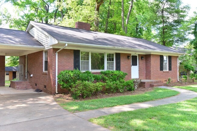 Building Photo - 827 Glendora Dr