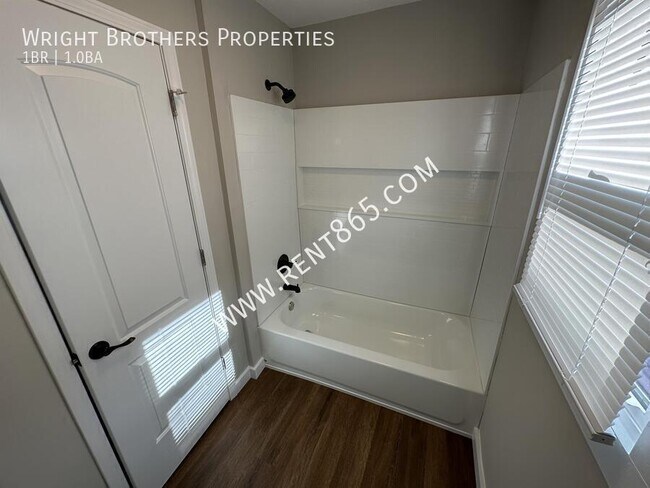 Building Photo - 116 Carrick St