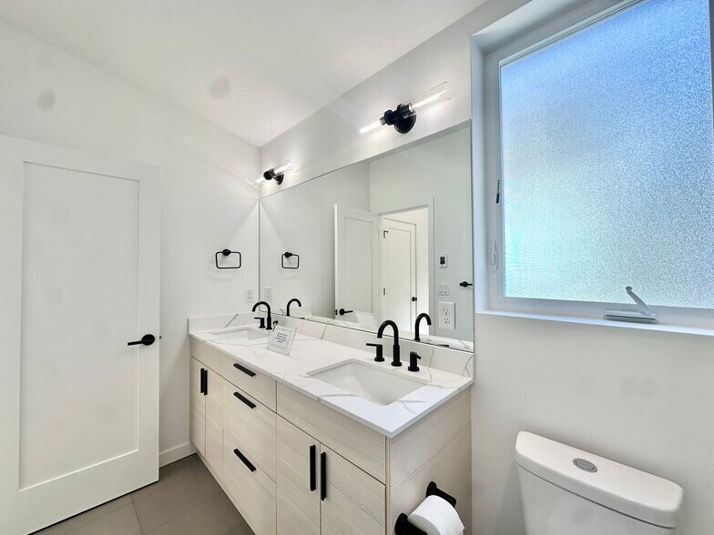 Building Photo - 12013 36th Ave NE