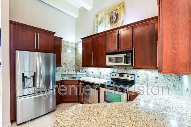 Building Photo - 705 Main St