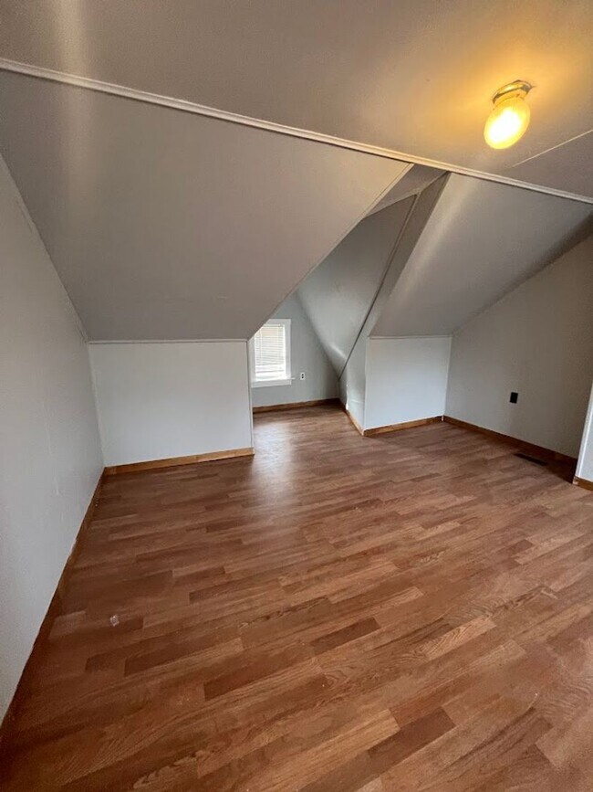 Building Photo - Single Family Home in the City of Reading - 3 Private Bedrooms
