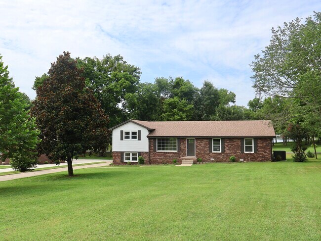 Building Photo - 129 Lake Point Dr