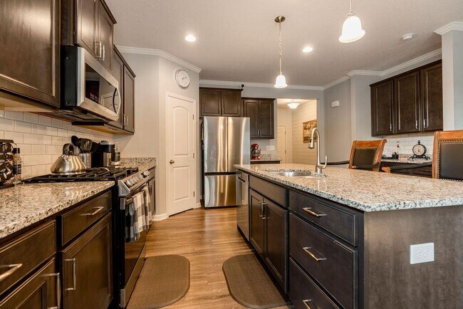 Building Photo - 123 Schellinger St