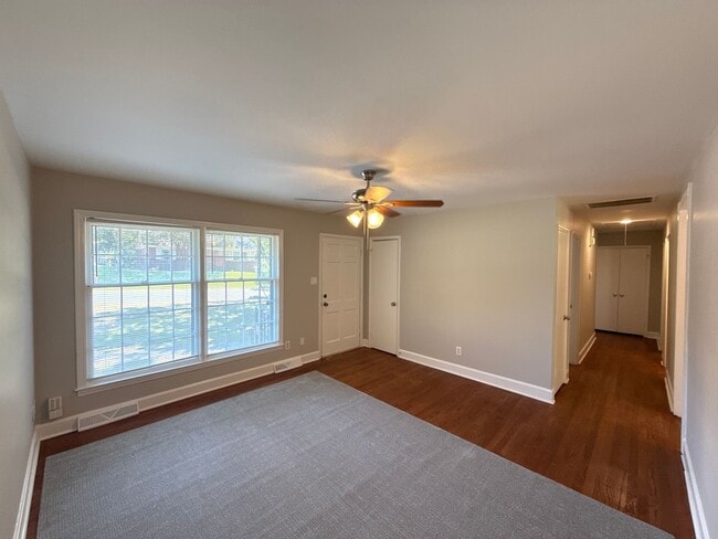 Building Photo - T.R. Lawing Realty Property