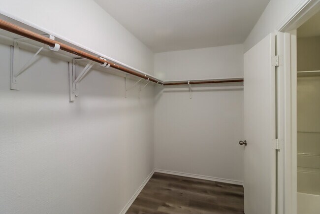 Building Photo - 121 Camellia Dr
