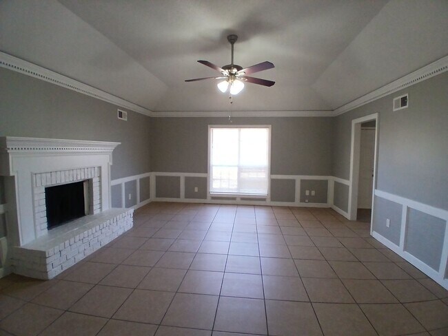 Building Photo - Blend of scale and sophistication in this expansive 3-bedroom, 2 bath residence - Open To Section 8