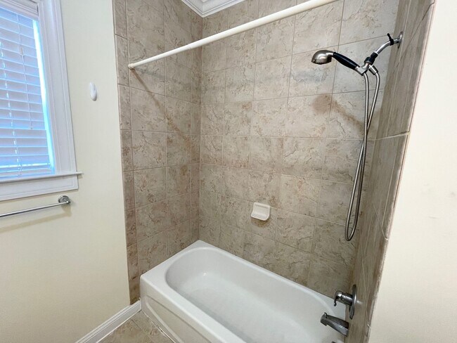 Building Photo - Nice Home located in Rosewood area and clo...