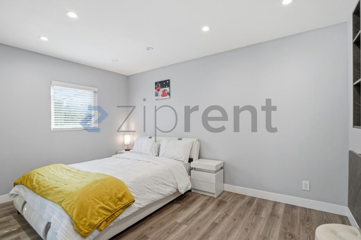 Building Photo - 10 27th Ave