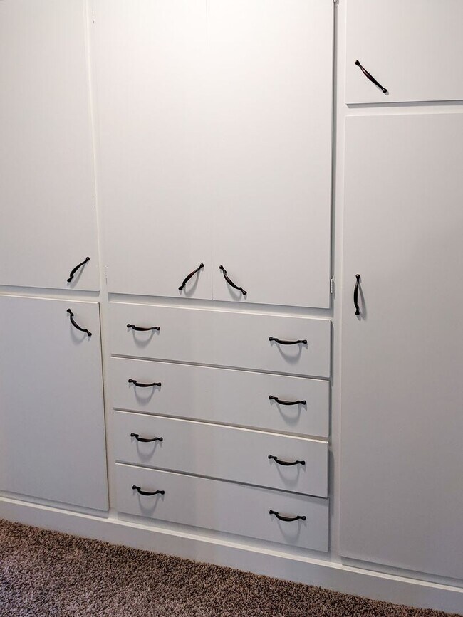 Building Photo - 145-195 Churchdale Ave N