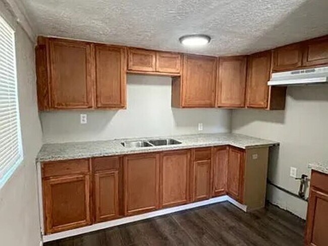Building Photo - 4577 Ector Ave