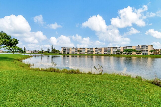 Building Photo - 4050 Cornwall C