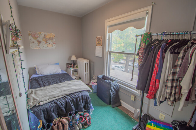 Bedroom 5 - 1075 14th ave se