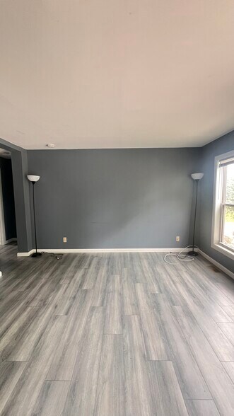 Building Photo - 215 Bower St
