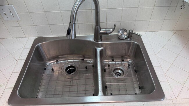 Building Photo - 1973 Emma Lee Ln