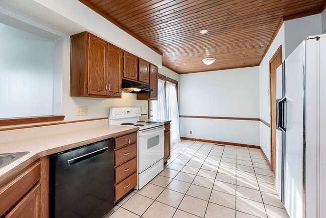 Building Photo - 3 Bedroom 2 Full Bath Ranch in Peaceful Geist Valley Estates