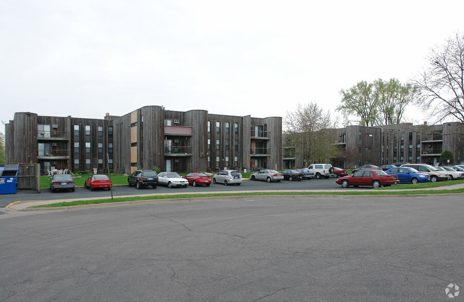 Building Photo - Metropolitan Towers