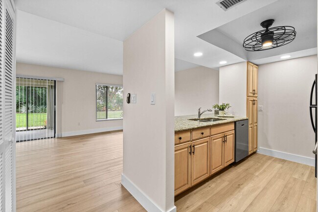 Building Photo - 2233 NW 22nd Ave