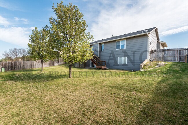 Building Photo - 5911 Hartford Dr