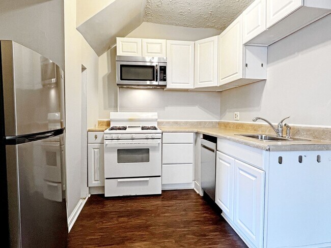 Building Photo - 16 S Stafford Ave