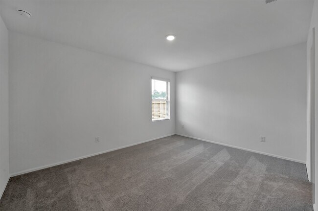 Building Photo - 21031 Longeni Dr