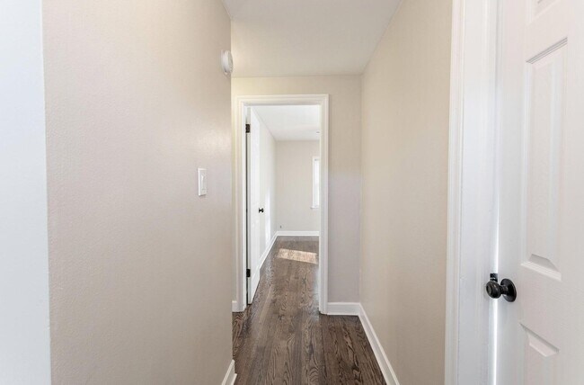 Building Photo - 2750 N 61st St