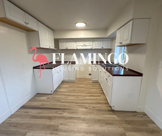 Building Photo - 305 Mercer Ave