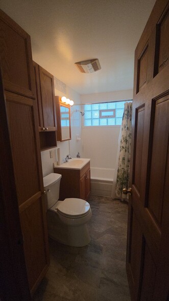 Building Photo - 2412 E Ohio Ave