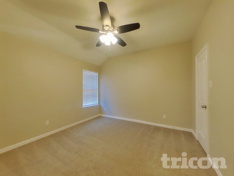 Building Photo - 8757 Royalwood Dr