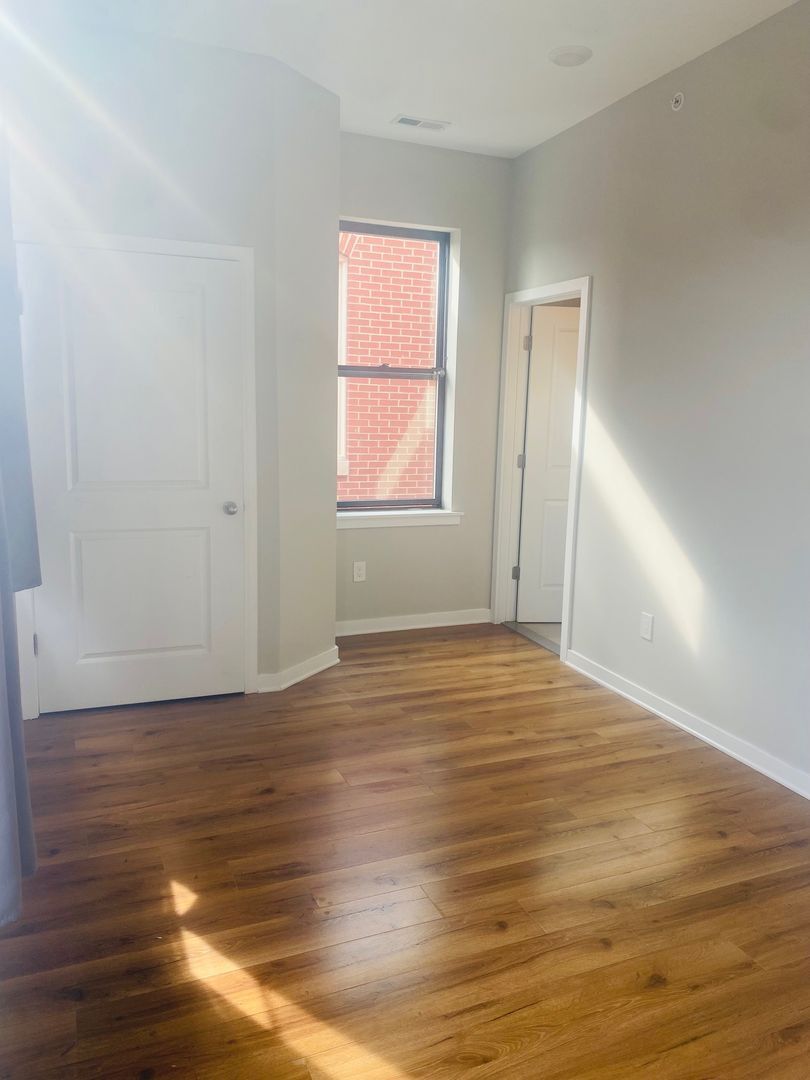 Building Photo - 1827 W Diamond St