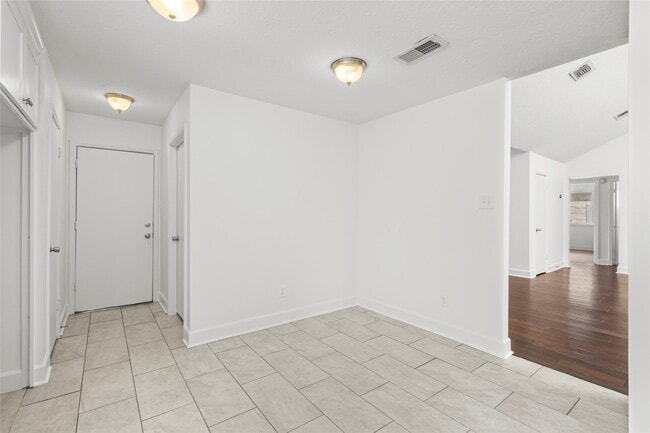 Building Photo - 22514 Round Valley Dr