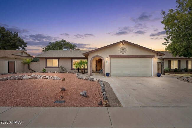 Building Photo - 2319 E Loma Vista Dr