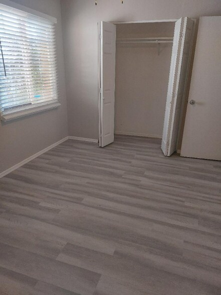 Building Photo - 4852 W Frier Dr