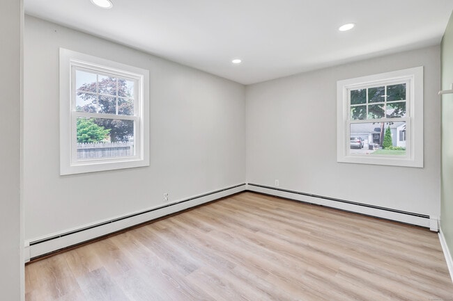 Building Photo - 61 Wakeley St