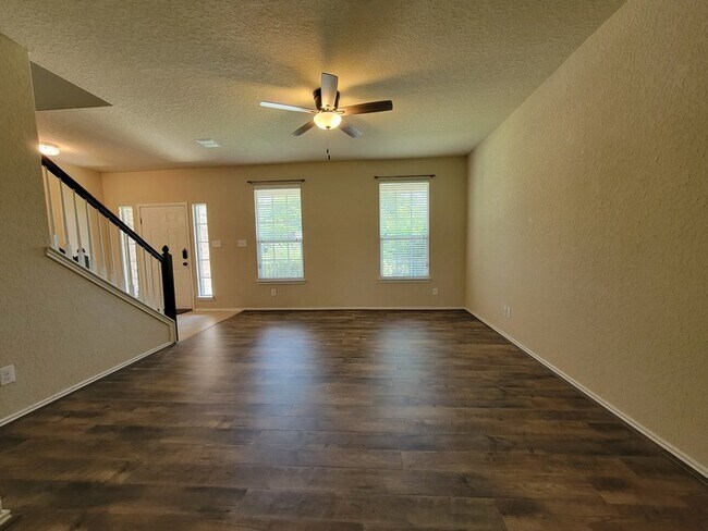 Building Photo - Charming 4 beds 2 baths in San Antonio!