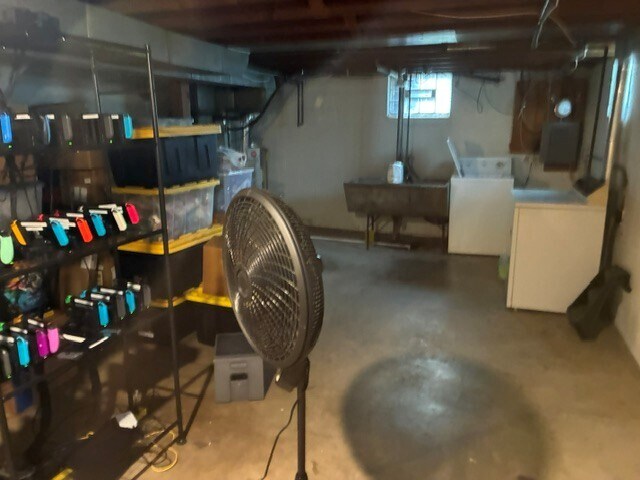 Basesment with washing machine and dryer - 4855 Nicollet Ave