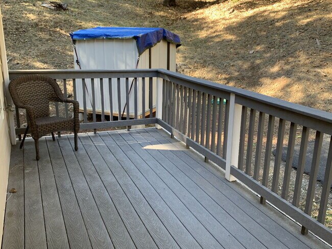 Building Photo - Spacious 2-bedroom home near Lyons Park; rent includes water