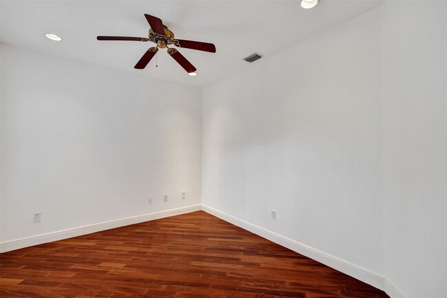 Building Photo - 10902 Tamoron Ln