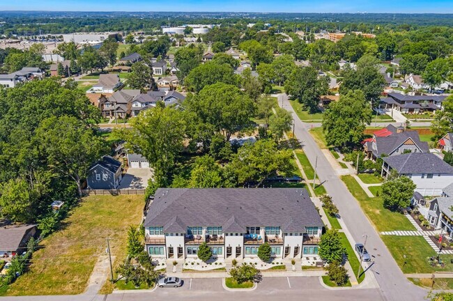 Building Photo - 402 SW 5th St