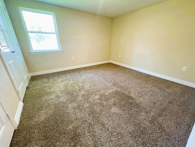 Building Photo - 24514 Sunny Glen Dr