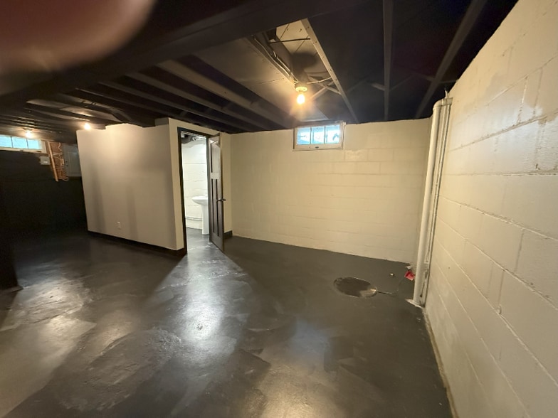 Building Photo - 50 S Washington St