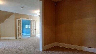 Building Photo - Historic Adler House - Spacious Top-Floor ...